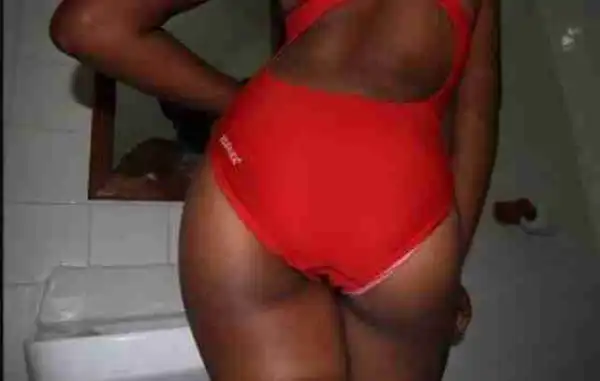 My Neighbour’s Wife Leaves The Door Open While Bathing – Man Laments